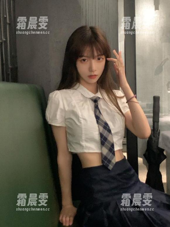 在“17吃瓜群众官网”首页下载,带你领略精彩纷呈的吃瓜时刻! 在“17吃瓜群众官网”首页下载,带你领略精彩纷呈的吃瓜时刻!
