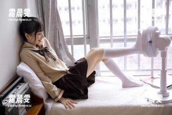 只需下载“91吃瓜中心”苹果版,轻松导航吃瓜新体验! 只需下载“91吃瓜中心”苹果版,轻松导航吃瓜新体验!