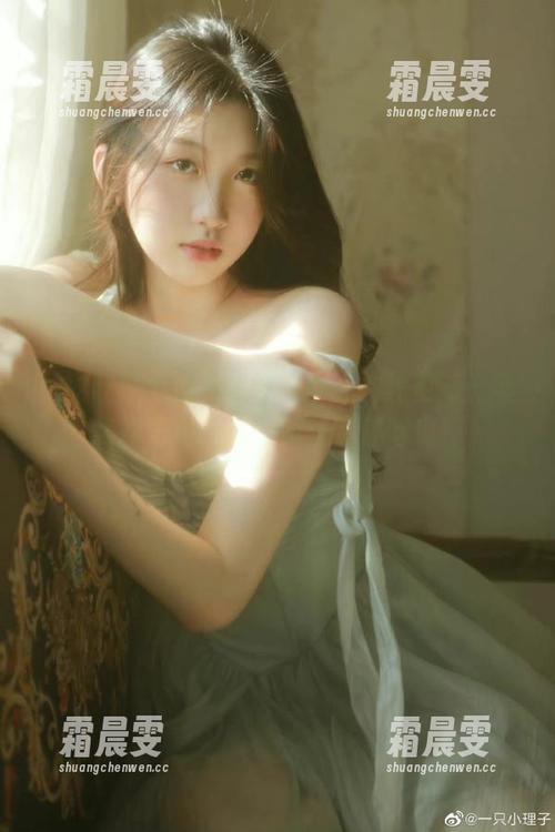 92吃瓜中心在线更新：聚焦娱乐圈，第一时间带你吃瓜！