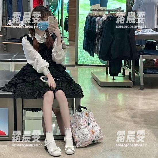 在“五一吃瓜”网站上,今日最新热门大瓜让人忍不住想吃! 在“五一吃瓜”网站上,今日最新热门大瓜让人忍不住想吃!